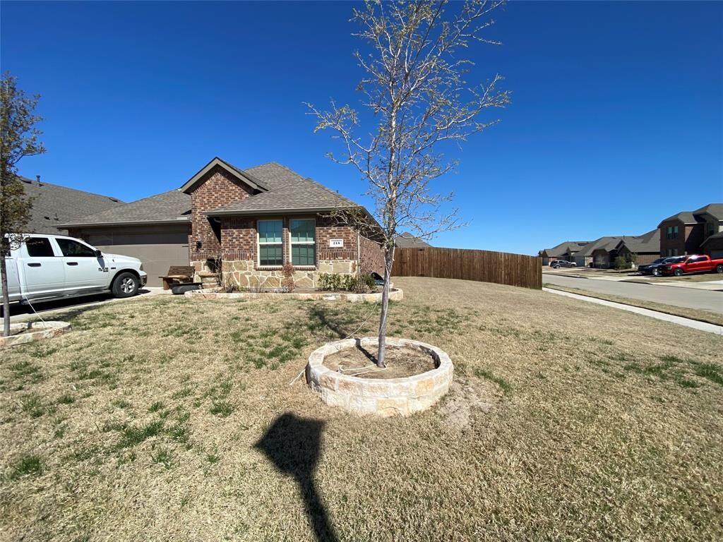 Property Photo: 215 Condor Pass TX 75135