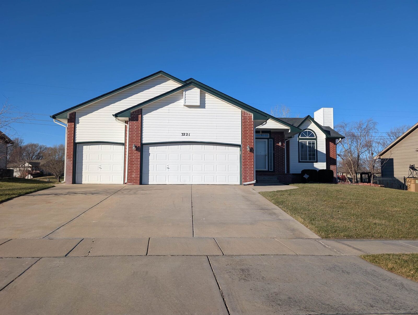 Property Photo: 3221 N Forest Ridge St KS 67205