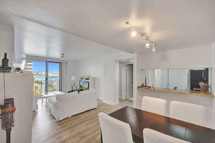 Property Photo:  770 SE Claughton Island Dr 813  FL 33131 