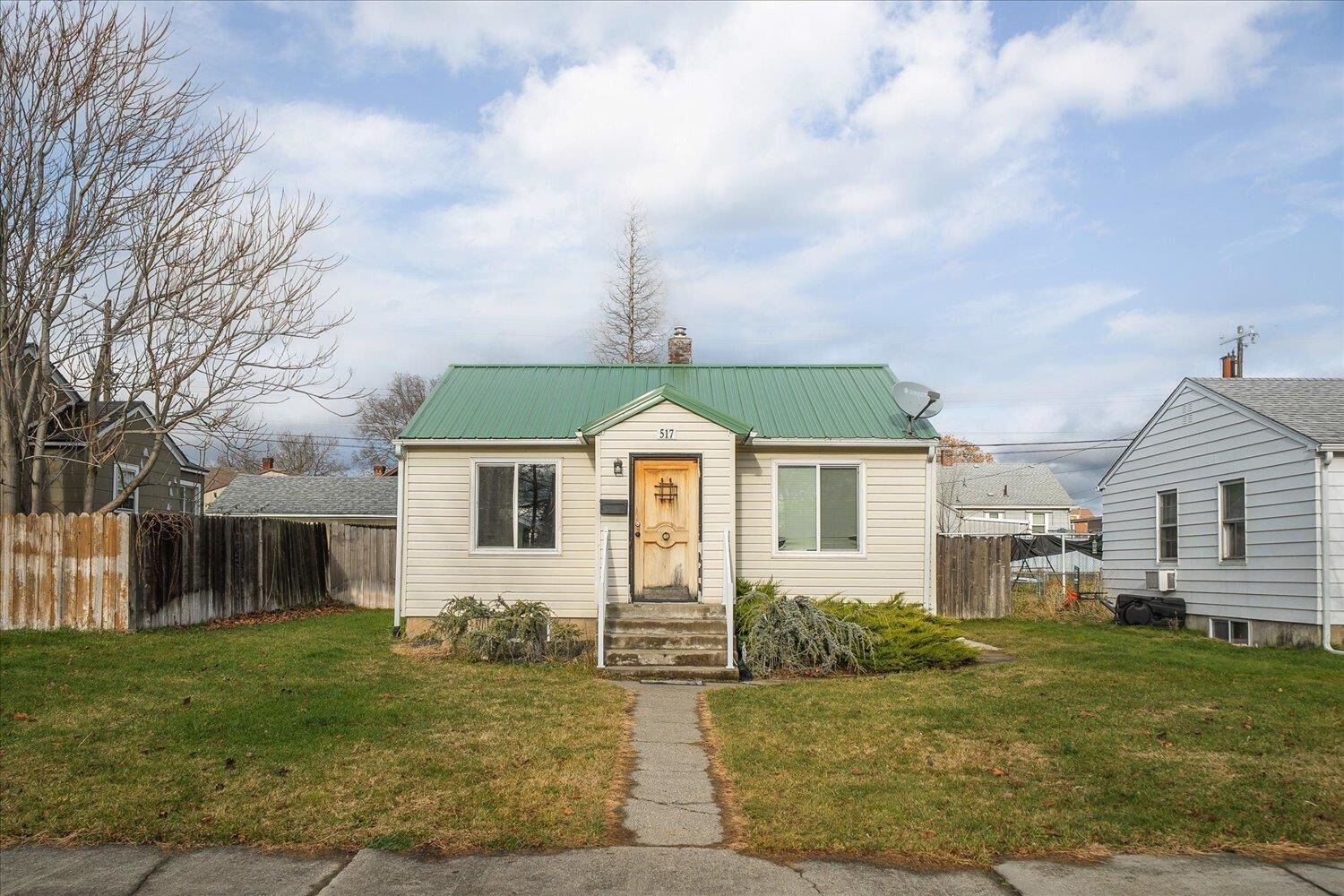 Property Photo: 517 E Courtland Ave WA 99207