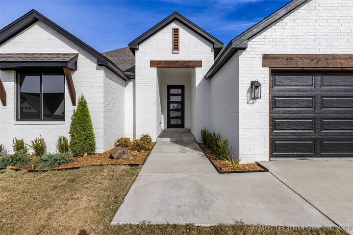 Property Photo:  27909 E 107th Street S  OK 74429 