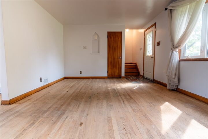 Property Photo:  2429 Rose Garden Rd  PA 15220 