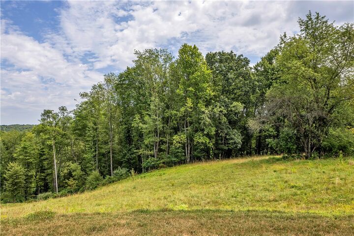 Property Photo: 1124 Autumn Woods Dr. PA 16033