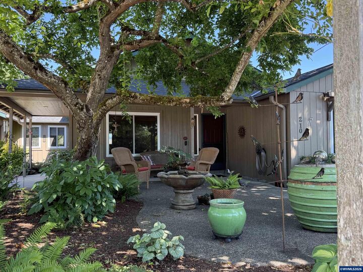 Property Photo:  210 S 2nd St  OR 97111 