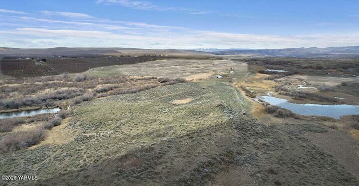 Property Photo:  20997 S Frontage Rd  WA 98824 