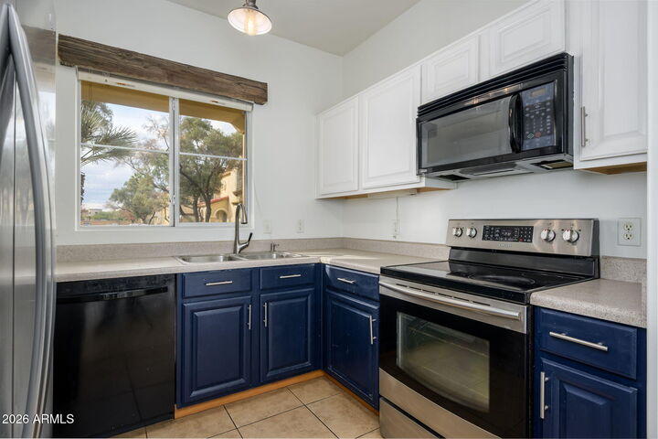 Property Photo:  676 E Mariposa Place  AZ 85225 