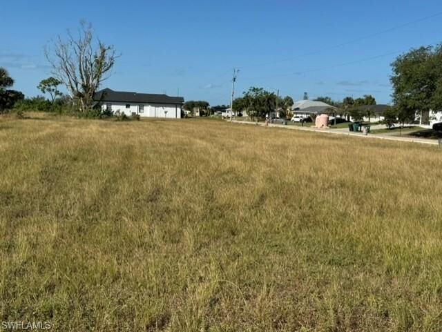 Property Photo:  1020 NE 12th St  FL 33909 