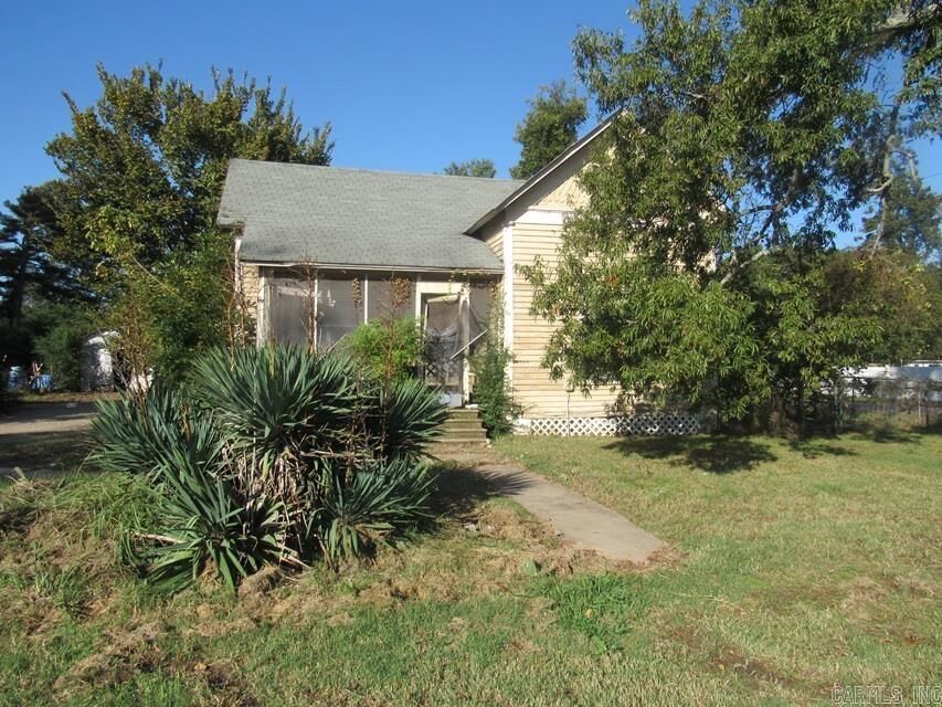 Property Photo:  318 Depot St  AR 72086 