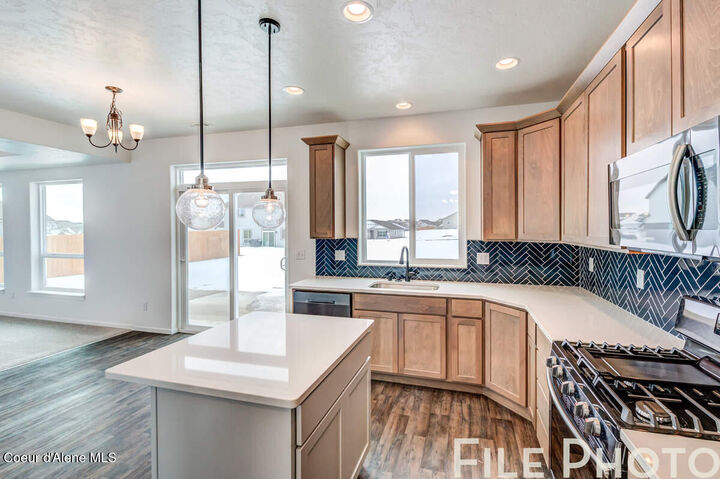 Property Photo:  402 S Treeline Pl  WA 99001 