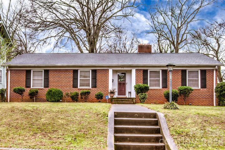 Property Photo:  516 S Mulberry Street  NC 28677 