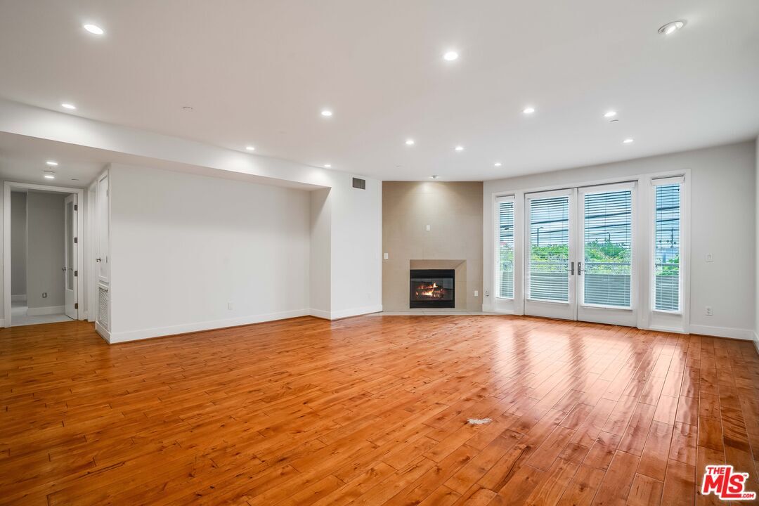 Property Photo: 1517 S Bentley Ave CA 90025