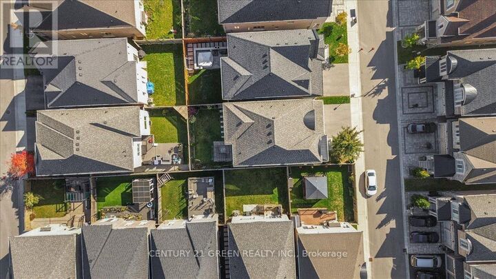 Property Photo:  9 Coates Of Arms Lane North  ON L1T 3S2 