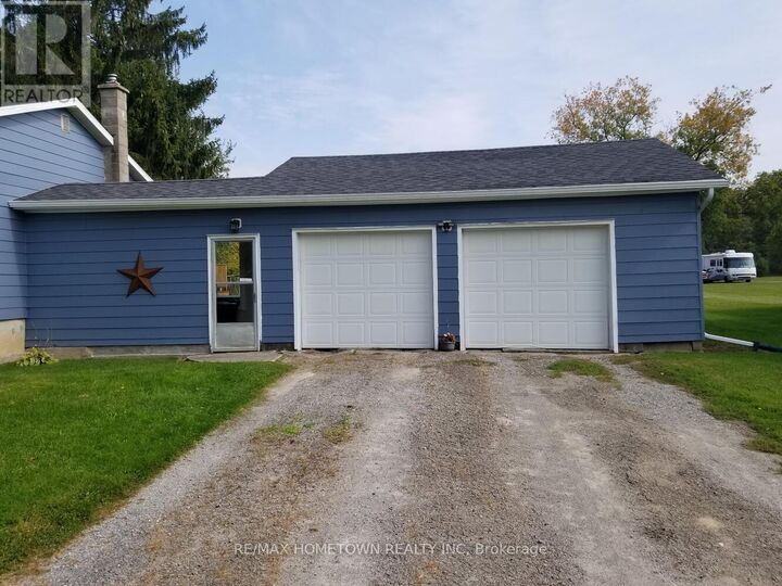 Property Photo: 1229 Hallecks Road South ON K6V 5T3