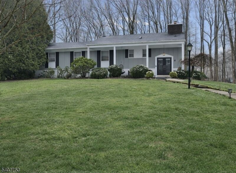 Property Photo:  4 Brandywine Ct  NJ 07076 