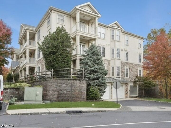 Property Photo:  811 Holly Ln 811  NJ 07009 