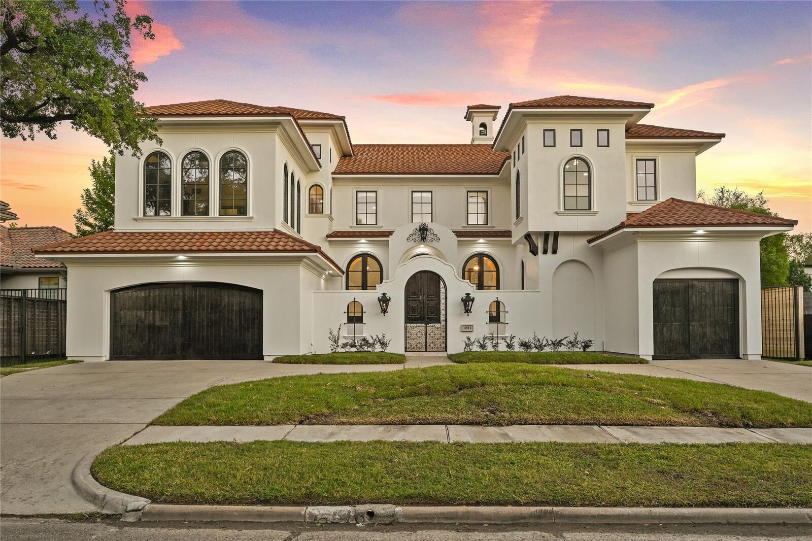 Property Photo:  4811 Braesvalley Drive  TX 77096 