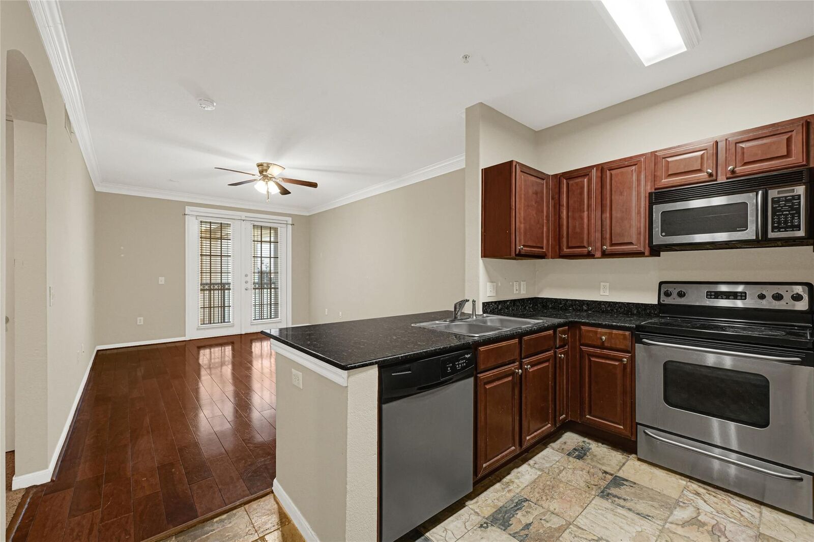 Property Photo:  7575 Kirby Drive 3308  TX 77030 