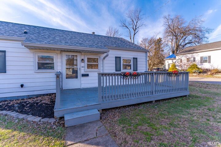 Property Photo:  901 Stewart Drive  IN 47715 