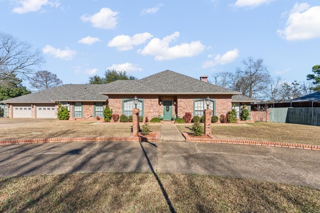 Property Photo:  106 Cheyenne Street  TX 75644 