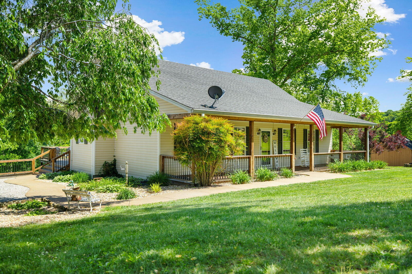 Property Photo:  305 Lone Oak Road  KY 40456 