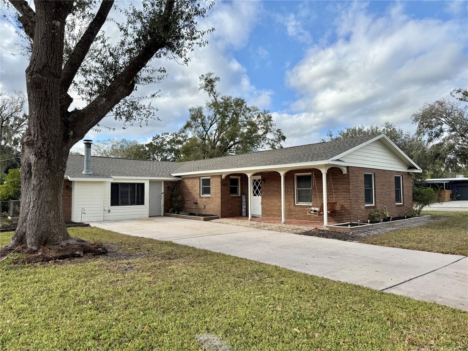 Property Photo: 509 Falmouth Street FL 33617