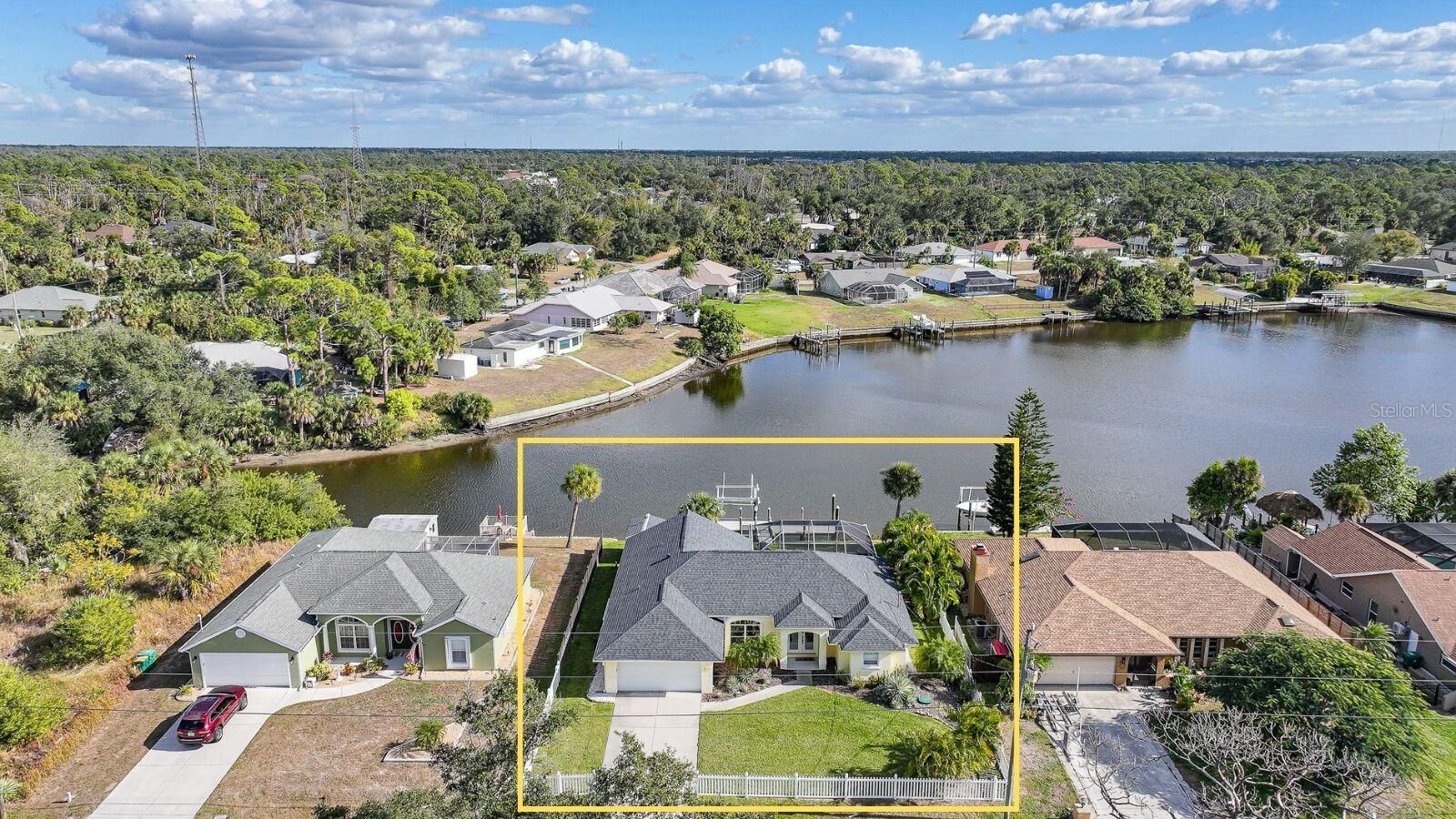 Property Photo:  474 Lomond Drive  FL 33953 