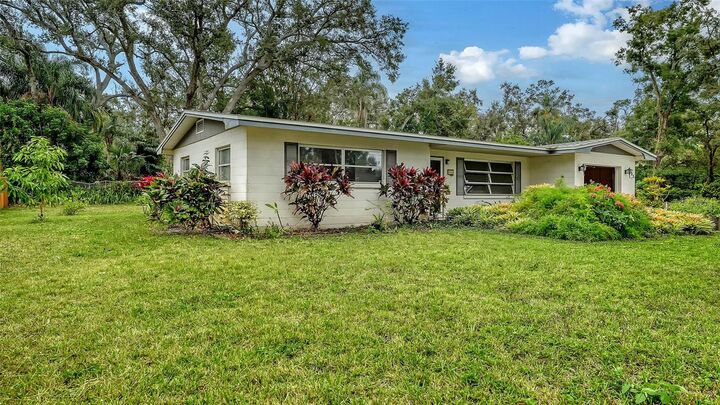 Property Photo: 5003 9th Street Court E FL 34203