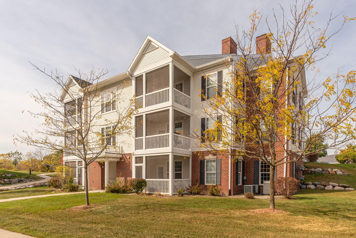 Property Photo: 1008 W Summerfield Glen Circle MI 48103