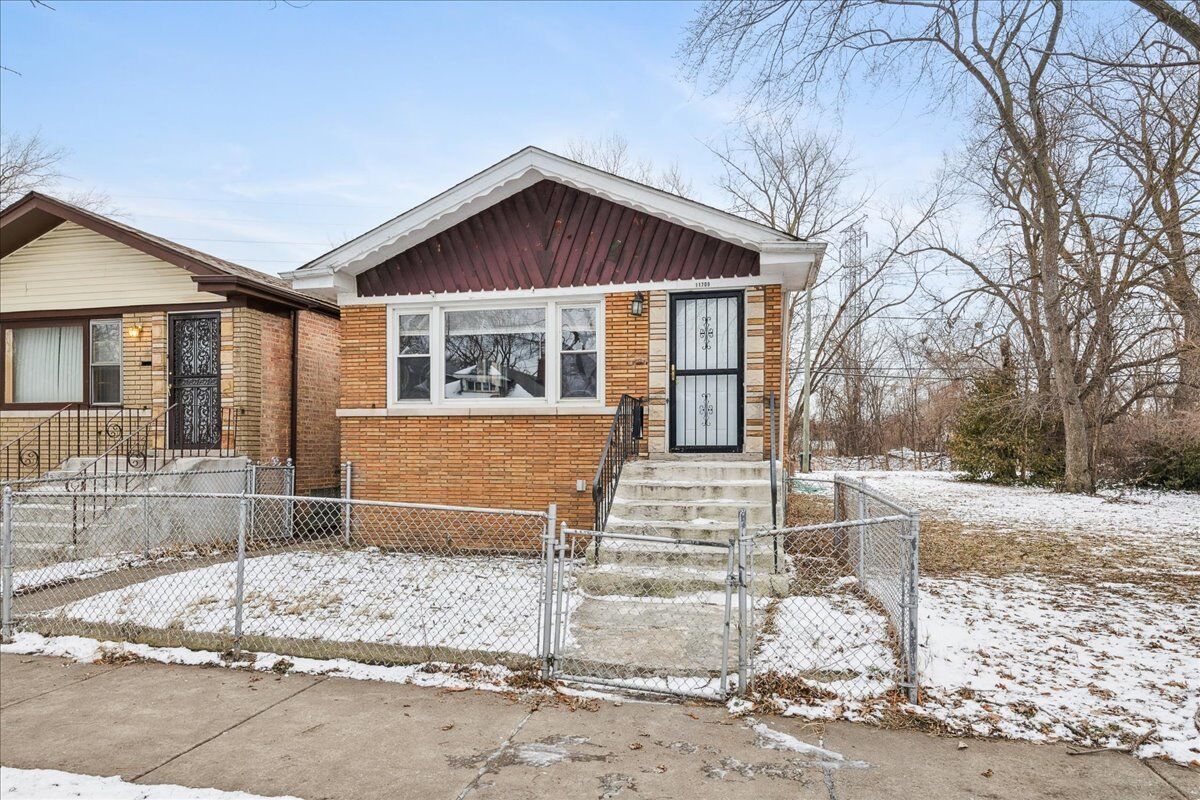 Property Photo:  11709 S Peoria Street  IL 60643 