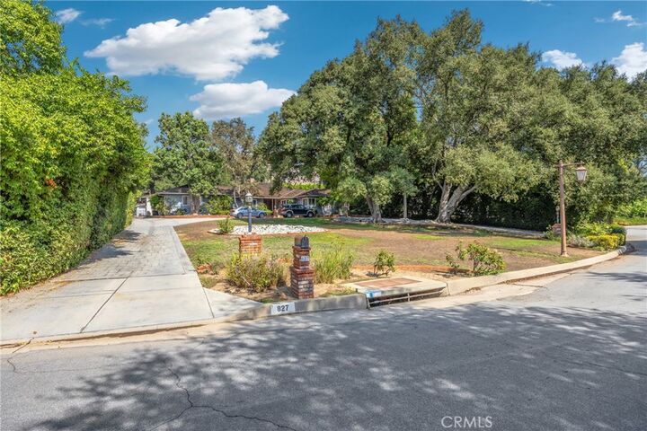 Property Photo: 827 Hampton Road CA 91006