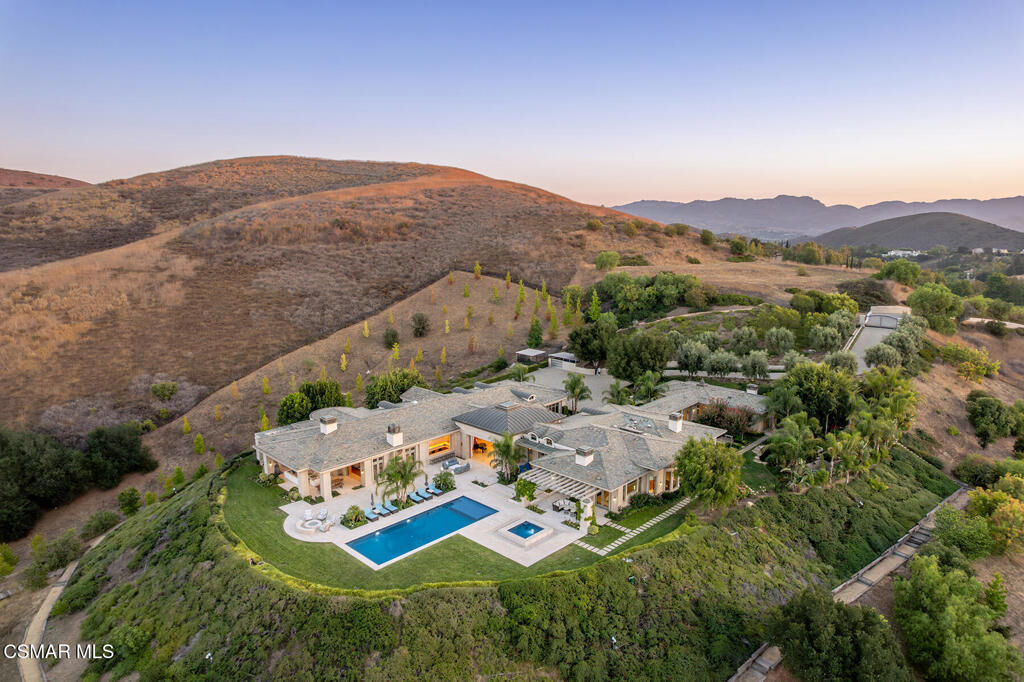 Property Photo:  1300 Woodland Grove Court  CA 91362 