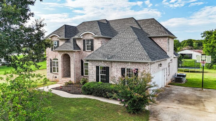 Property Photo: 105 N Point Cir N TN 37160