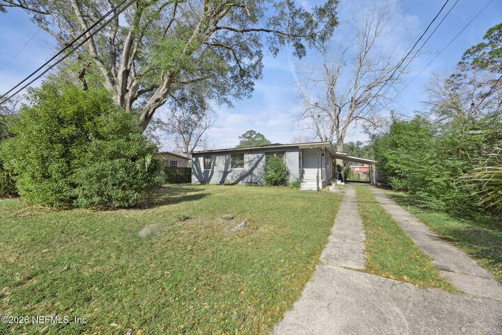 Property Photo: 2739 King Cole Drive FL 32209