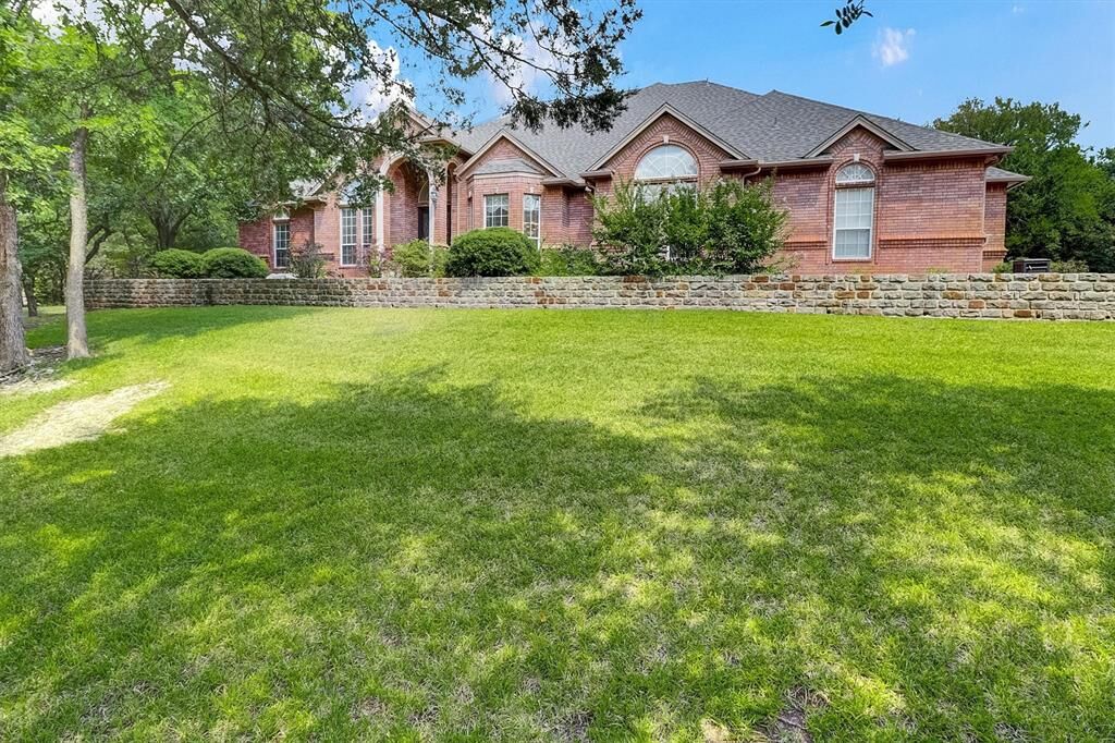 Property Photo:  6420 Shady Oaks Lane  TX 76065 