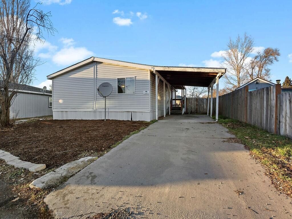 Property Photo:  4647 Winter Avenue Spc 36  OR 97603 