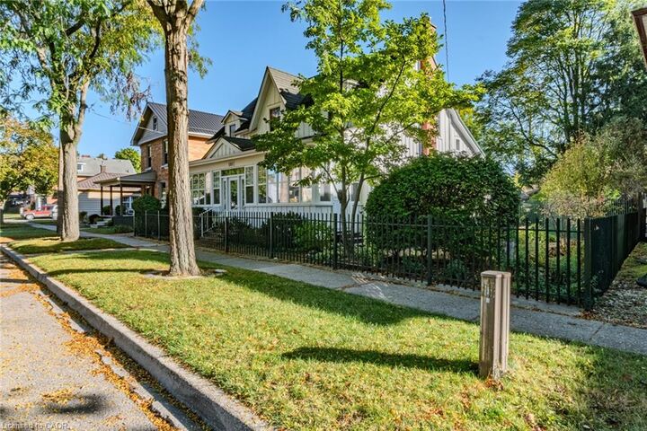 Property Photo:  181 Talbot Street S  ON N3Y 2Z8 