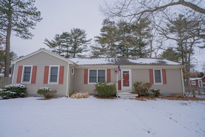 Property Photo:  10 Pine Lake Drive  MA 02571 