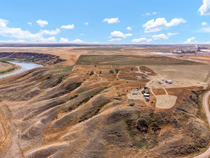 Property Photo: 6101 10 Avenue NW AB T1A 7H6