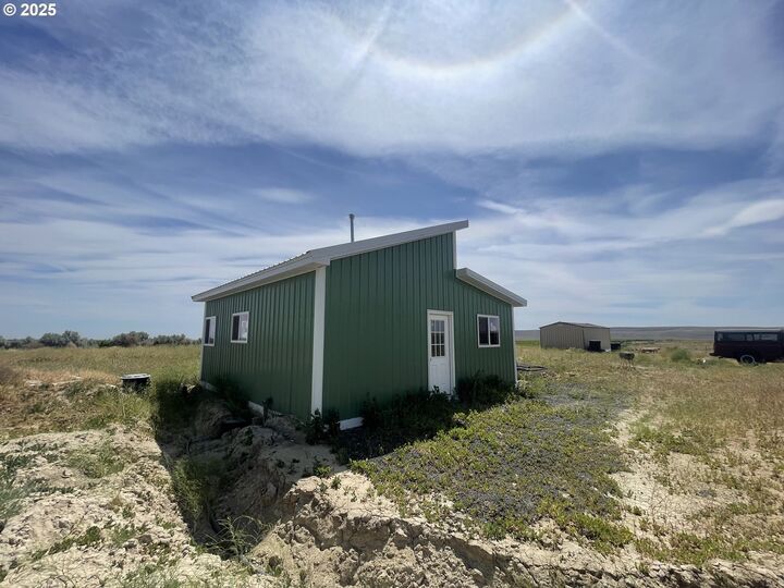 Property Photo: 38 Vineyard View Dr WA 99322