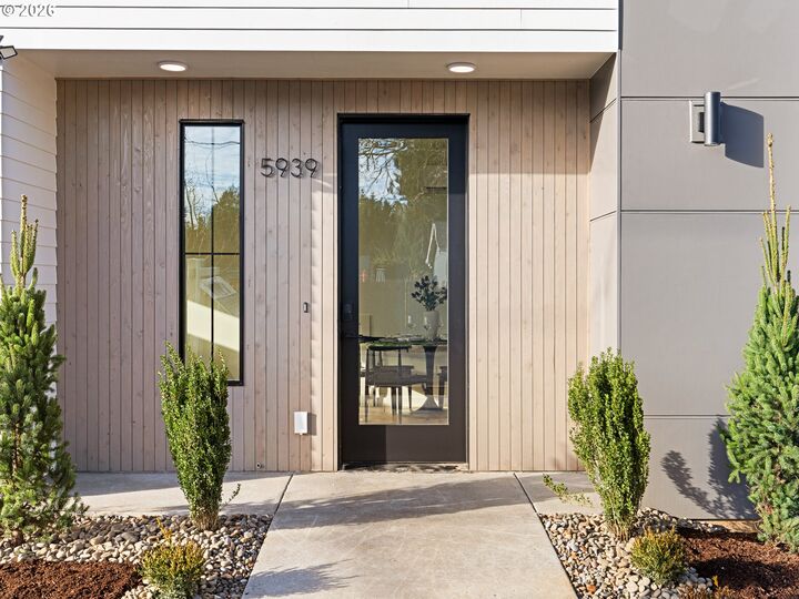 Property Photo: 5939 SE 60th Ave OR 97206