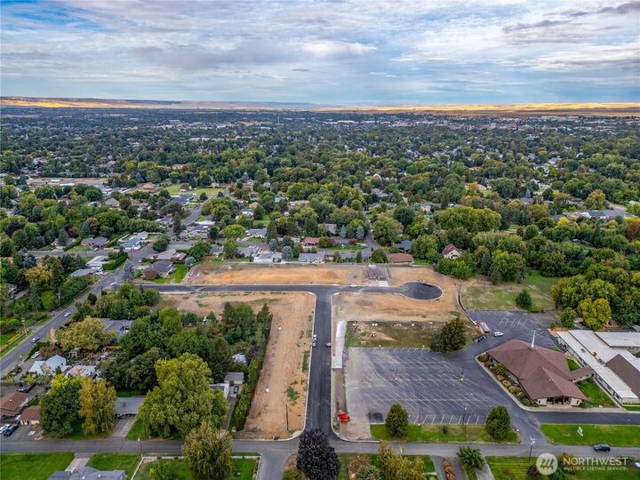 Property Photo: 1185 Bryant Court WA 99362