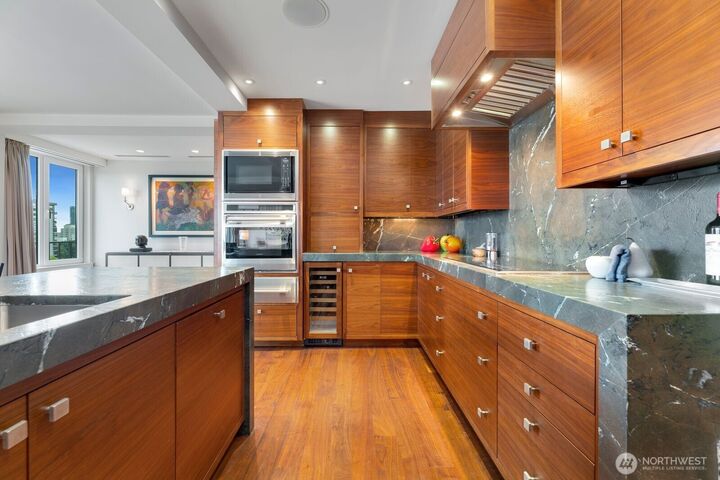 Property Photo:  1300  University Street 11A  WA 98101 