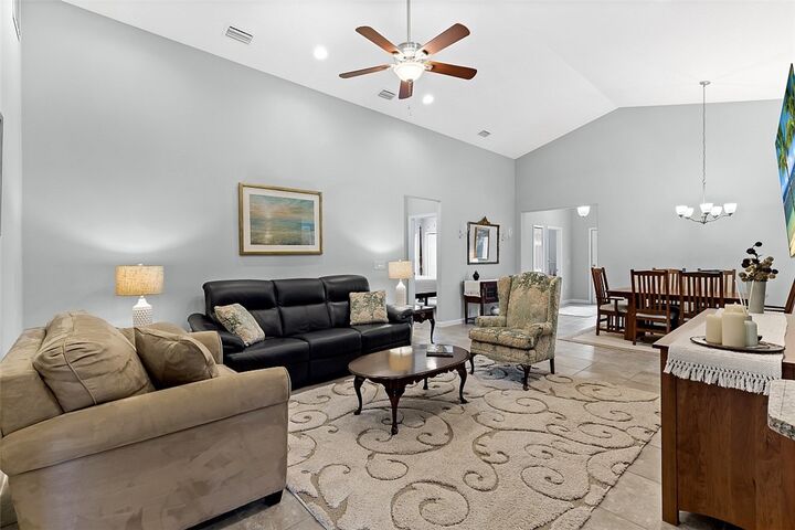 Property Photo:  6007 Ridge Lake Circle  FL 32967 