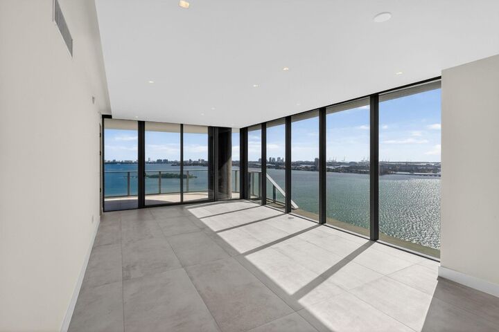 Property Photo:  700 NE 24th Street 1807  FL 33137 