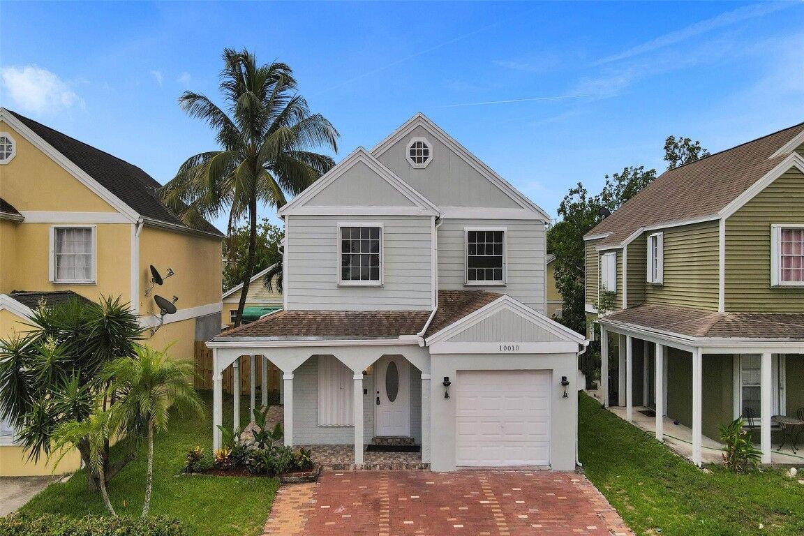 Property Photo:  10010 Loquat Street  FL 33025 