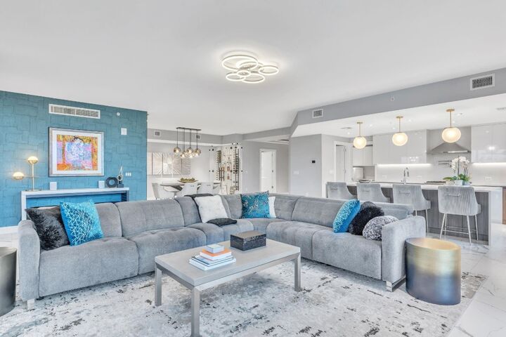 Property Photo:  1507 SE 15th Street 302  FL 33316 