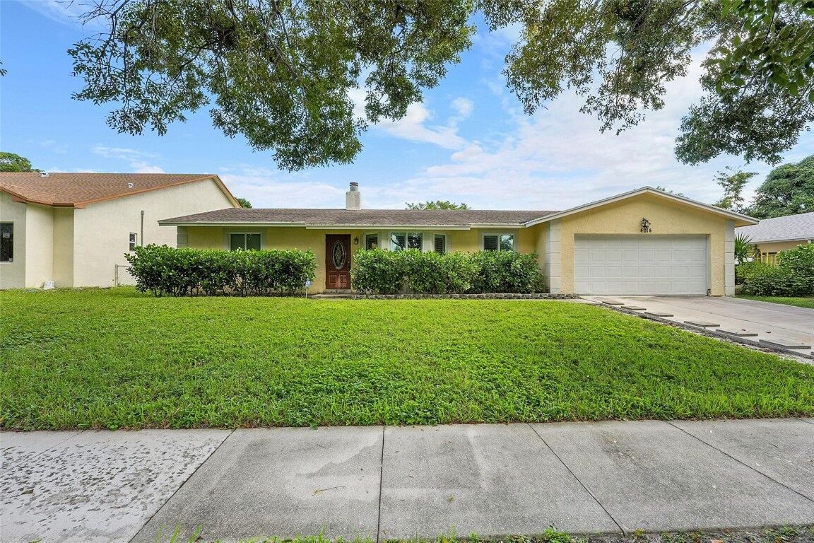 Property Photo:  4014 Waverly Drive  FL 33407 