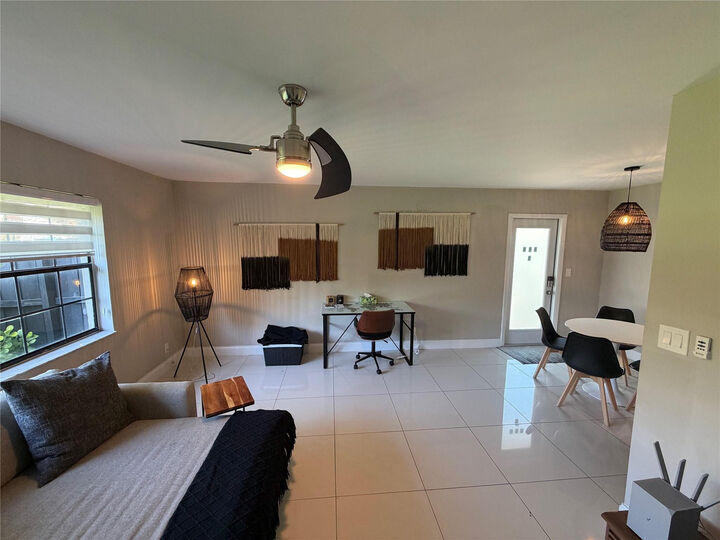 Property Photo:  608 NE 29th Drive 1  FL 33334 