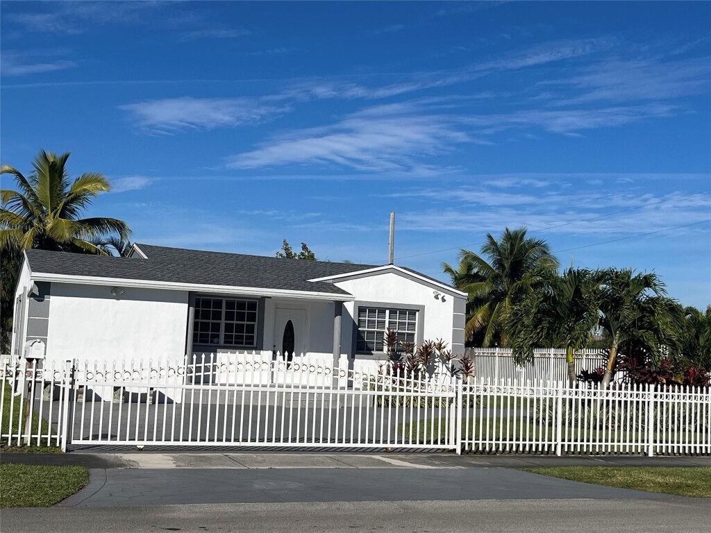 Property Photo: 2503 Wiley Street FL 33020