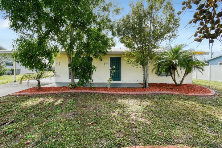 Property Photo: 118 SW Ray Avenue FL 34983